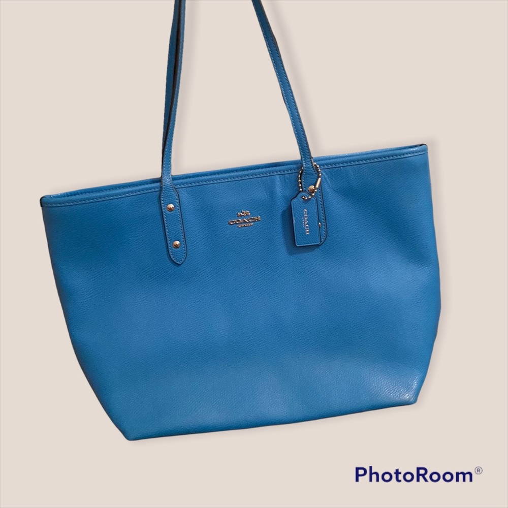 Coach EUC Blue Leather Zip Tote